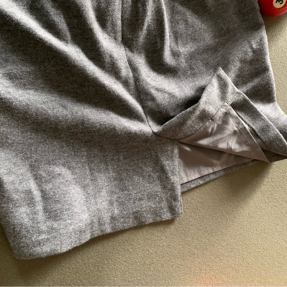 Uniqlo Straight wool skirt - Picture 3 of 5